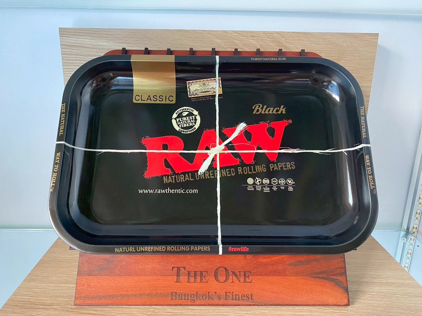 Raw ®   And a Special Design Metal Tray