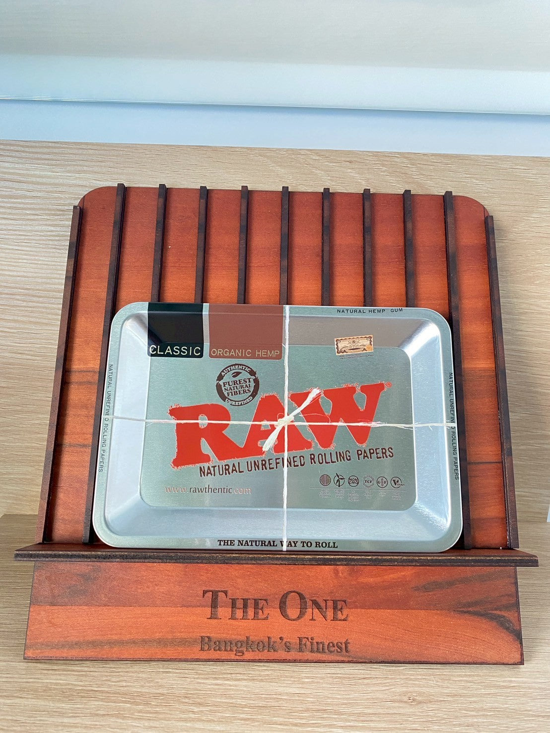 Raw ®   And a Special Design Metal Tray