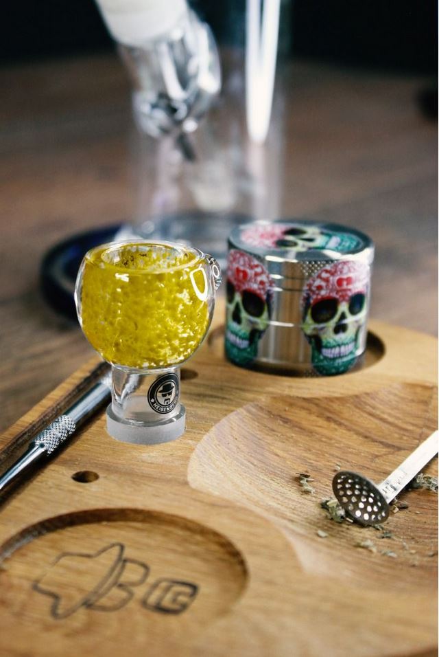 Heisenberg Yellow Smile Bowl with Roll Stopper 14.5 mm / 18.8 mm