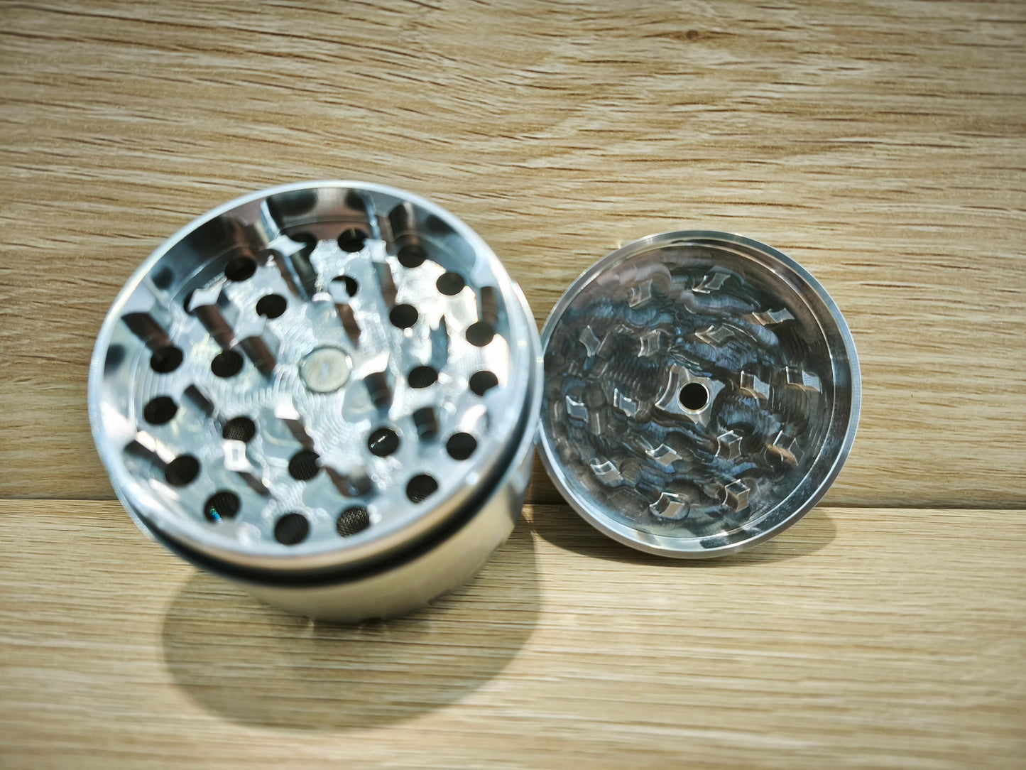 EHLE. 4-Piece 100% Stainless Steel Grinder