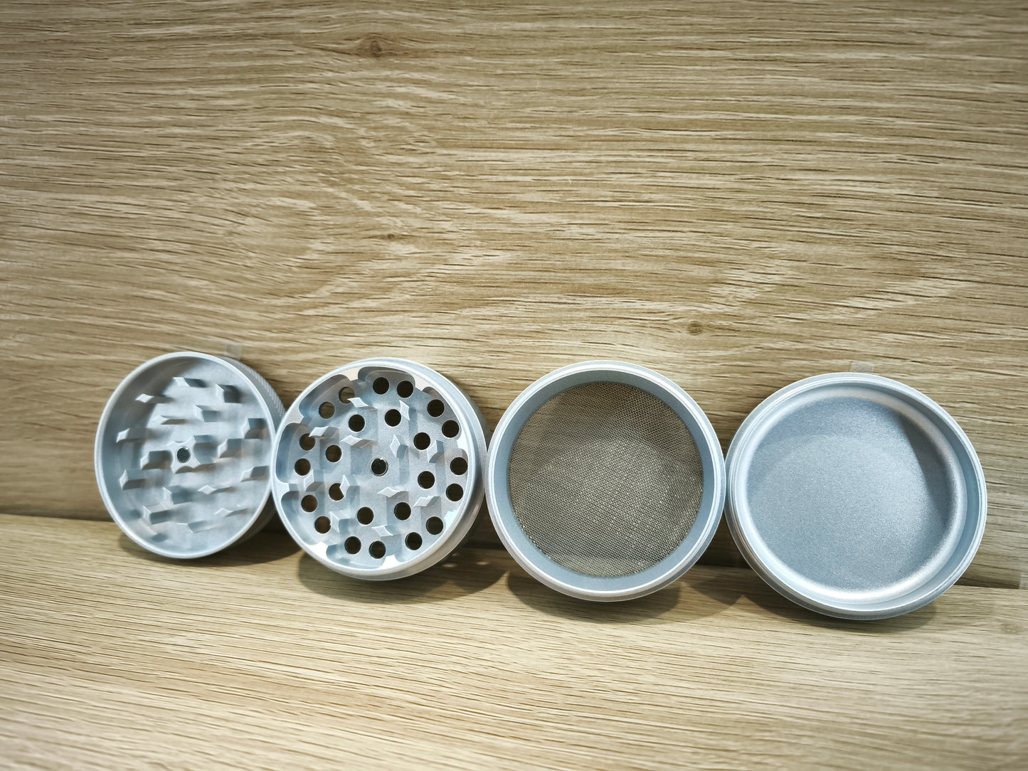 EHLE. 4-Part Grinder with Ceramic Coating